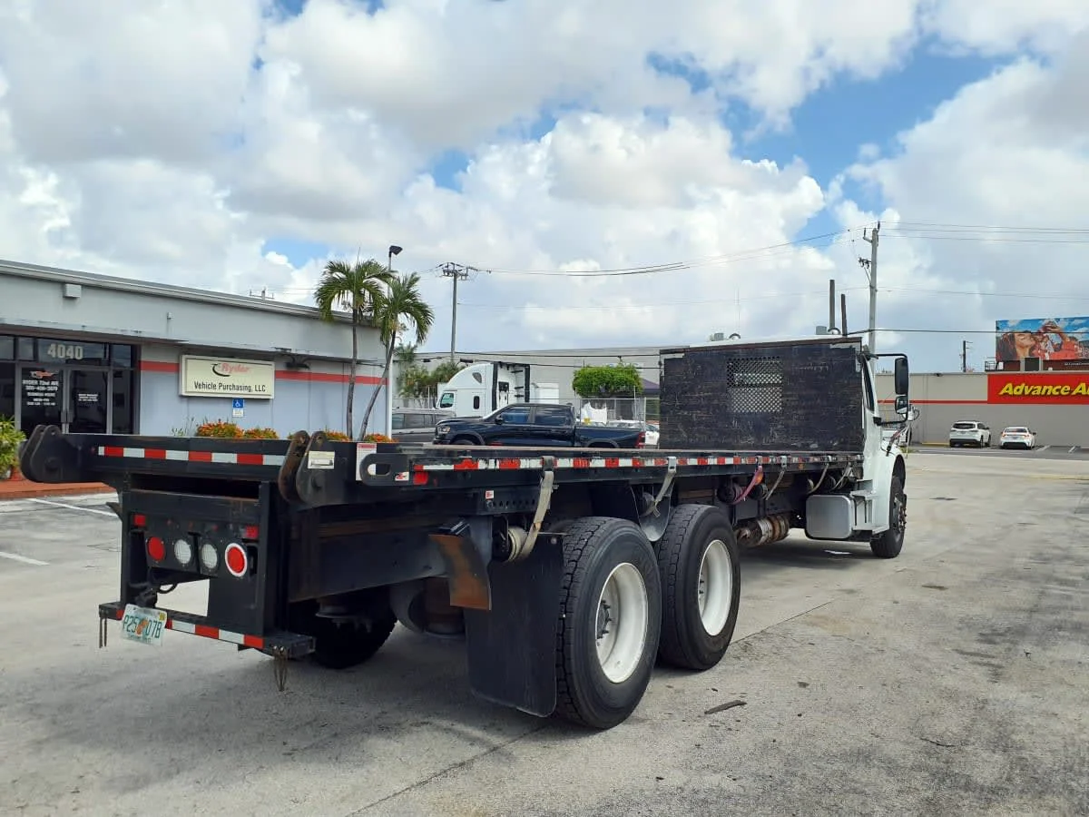 2019 Freightliner M2 106 in Miami, FL — photo 4