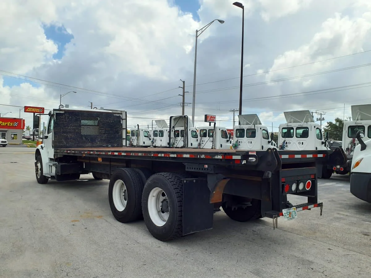 2019 Freightliner M2 106 in Miami, FL — photo 6