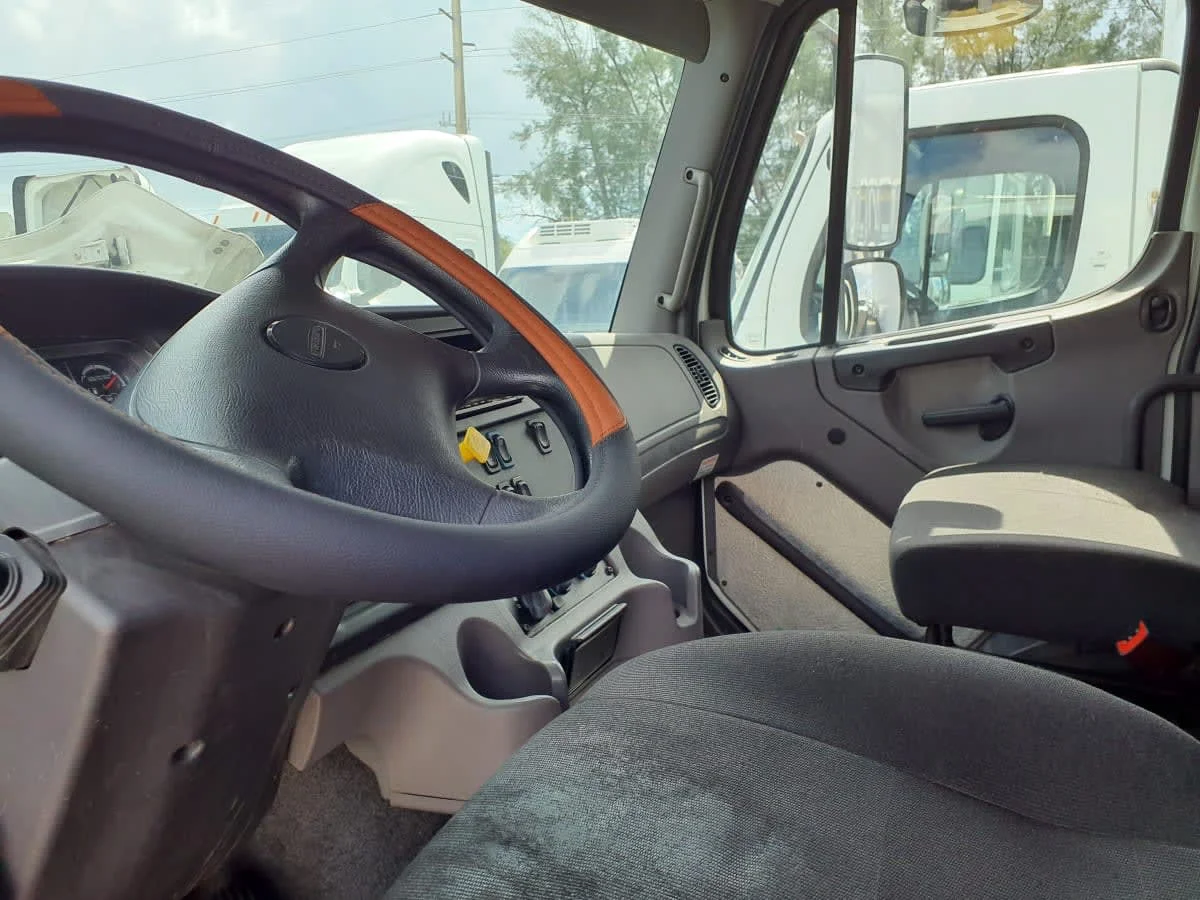 2019 Freightliner M2 106 in Miami, FL — photo 7