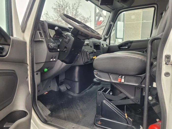 2020 International MV - image 12