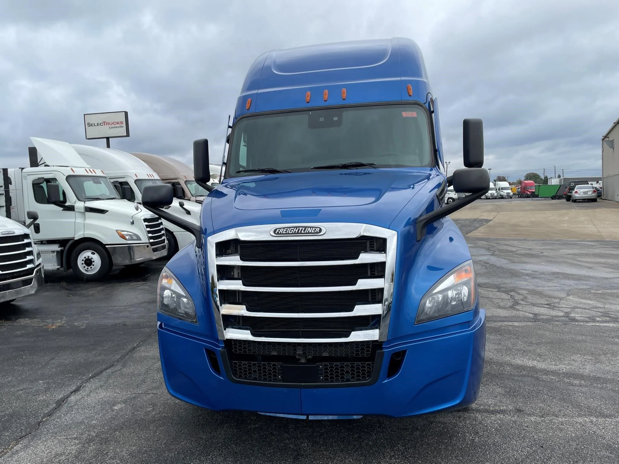 2021 Freightliner Cascadia in Louisville, KY — photo 3