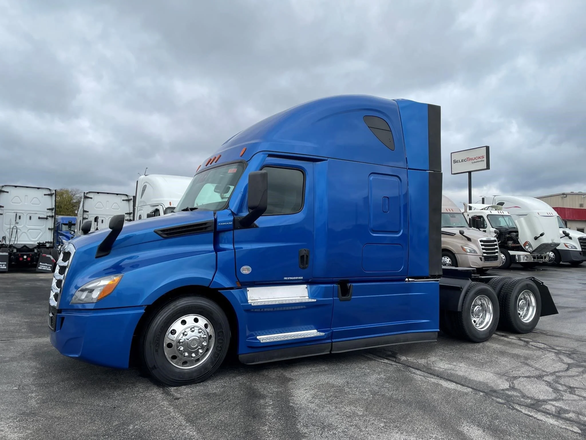 2021 Freightliner Cascadia in Louisville, KY