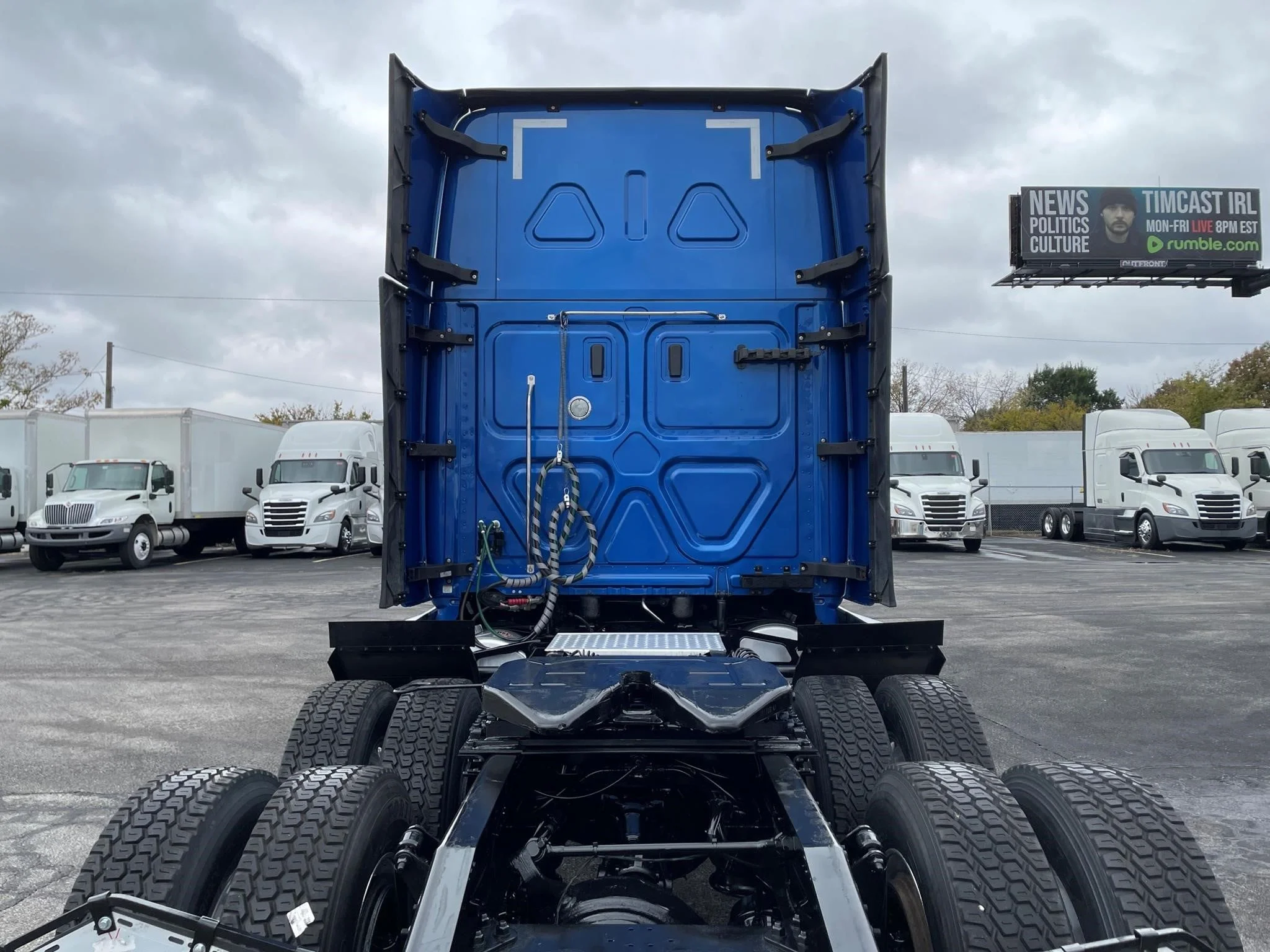 2021 Freightliner Cascadia in Louisville, KY — photo 4