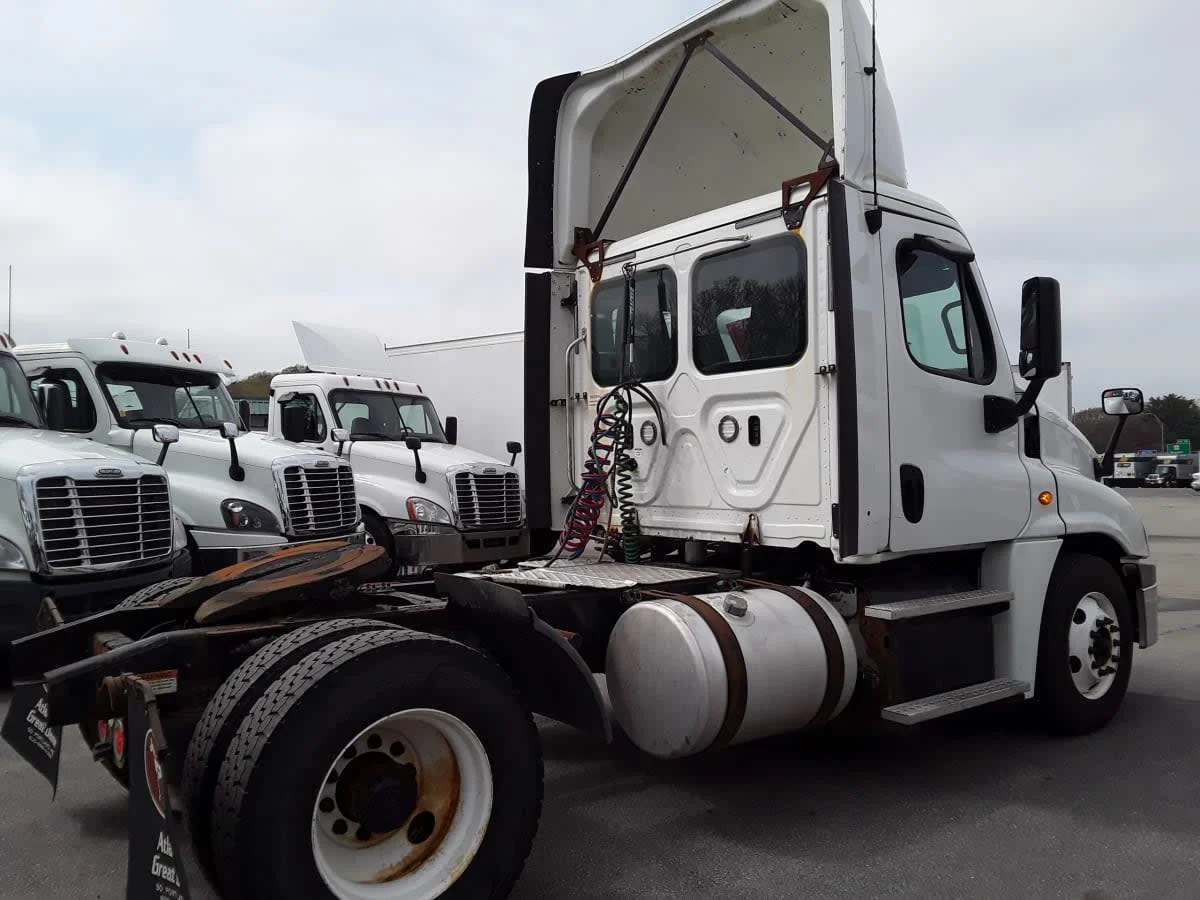 2018 Freightliner Cascadia in Salisbury, MA — photo 4