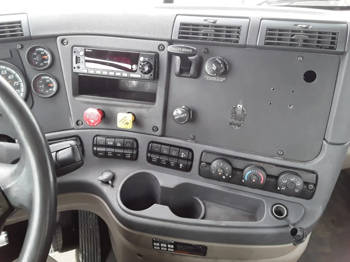 2018 Freightliner Cascadia in Salisbury, MA — photo 10