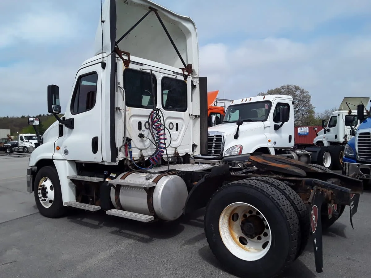 2018 Freightliner Cascadia in Salisbury, MA — photo 6