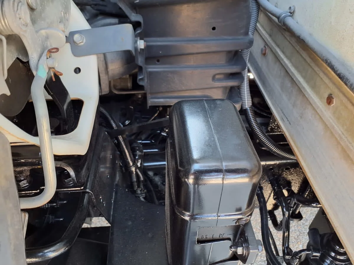 2017 Isuzu NRR - image 10