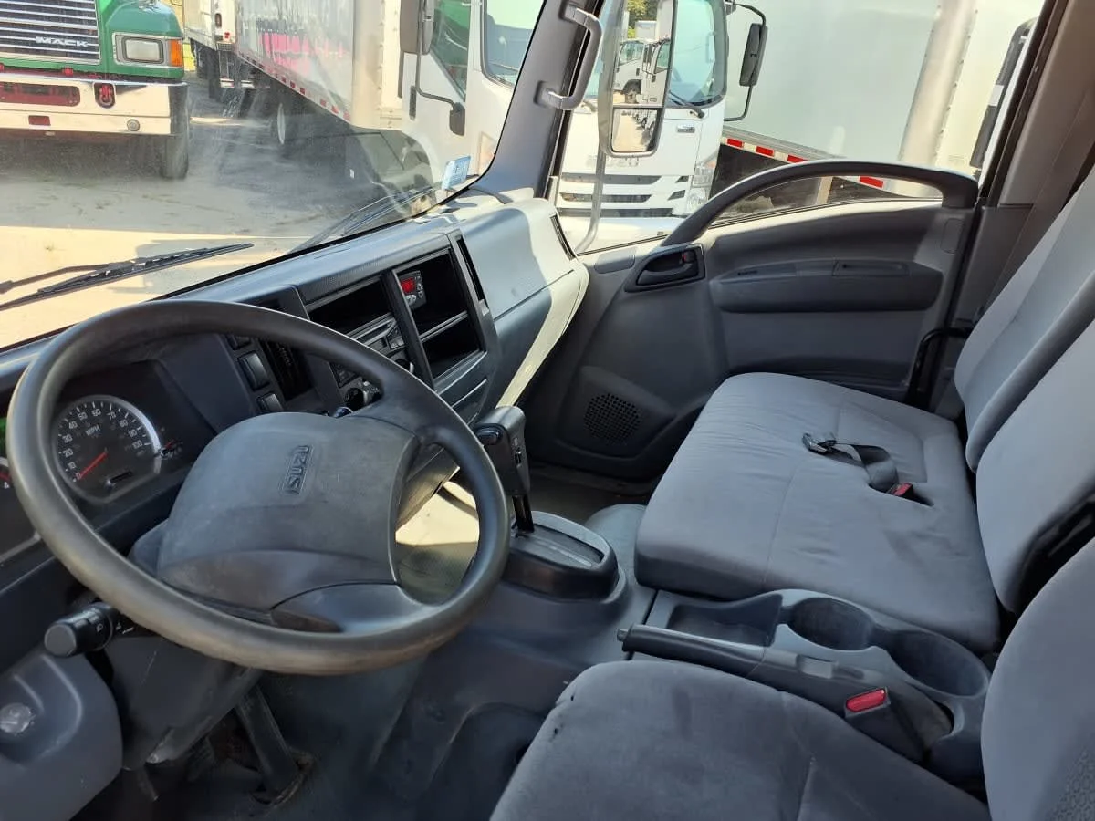 2017 Isuzu NRR - image 8