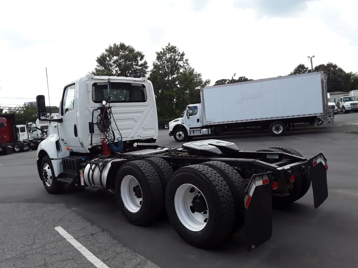 2020 International LT - image 8