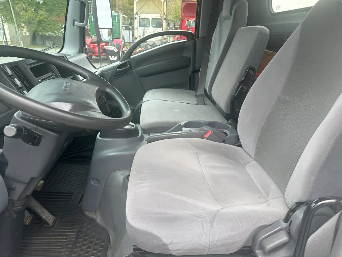 2020 Isuzu NQR - image 11