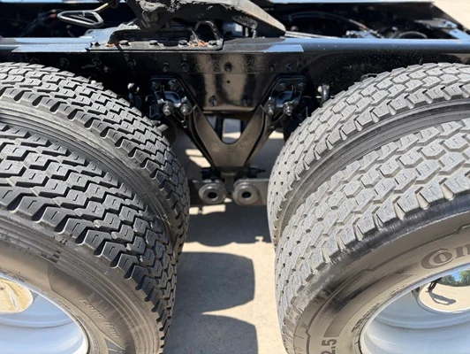 2023 Kenworth T680 in Fort Worth, TX — photo 4
