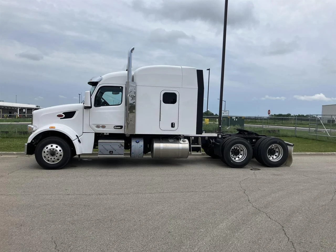 2027 Peterbilt 567