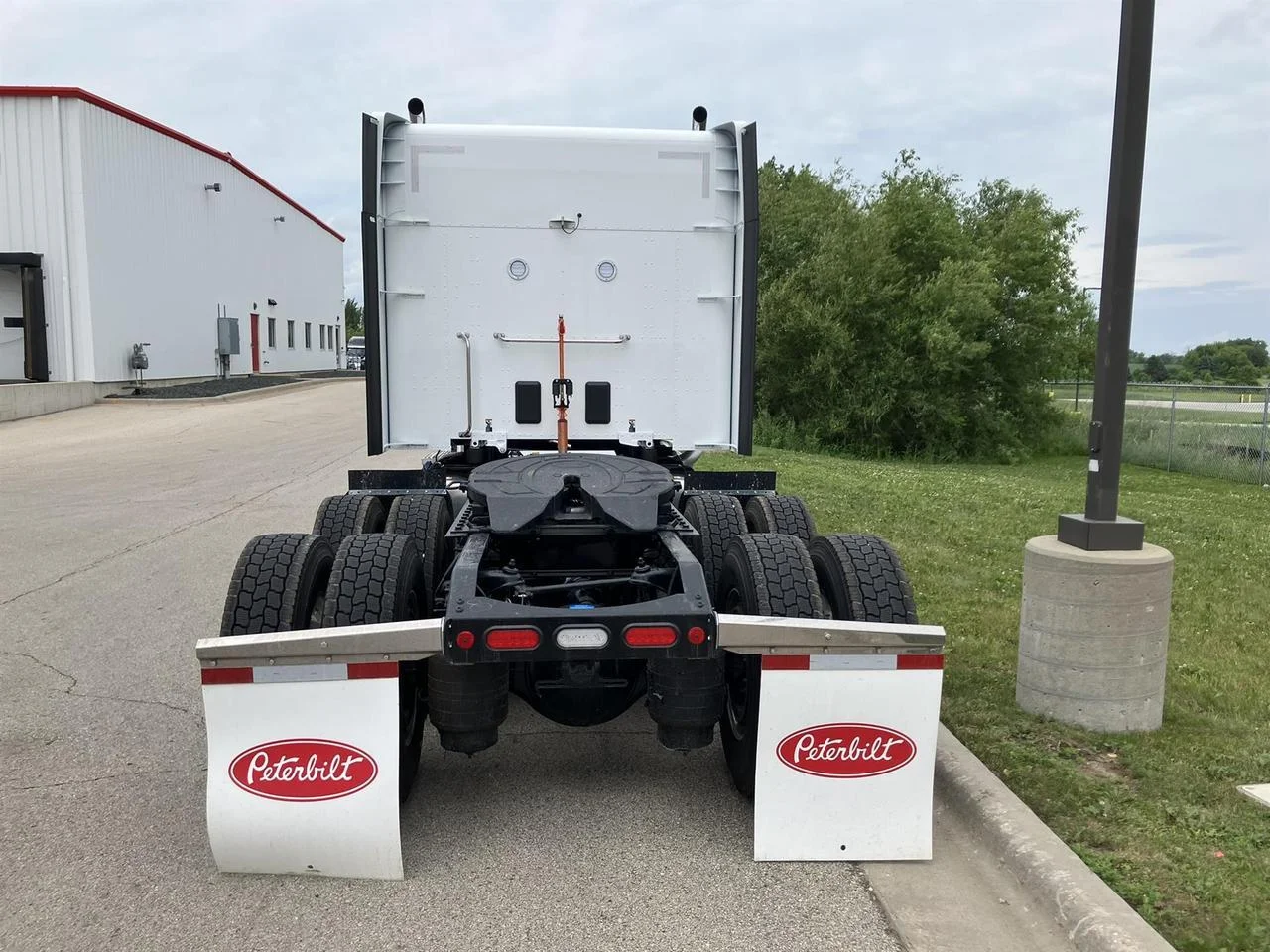 2027 Peterbilt 567 in Rochester, MN — photo 2