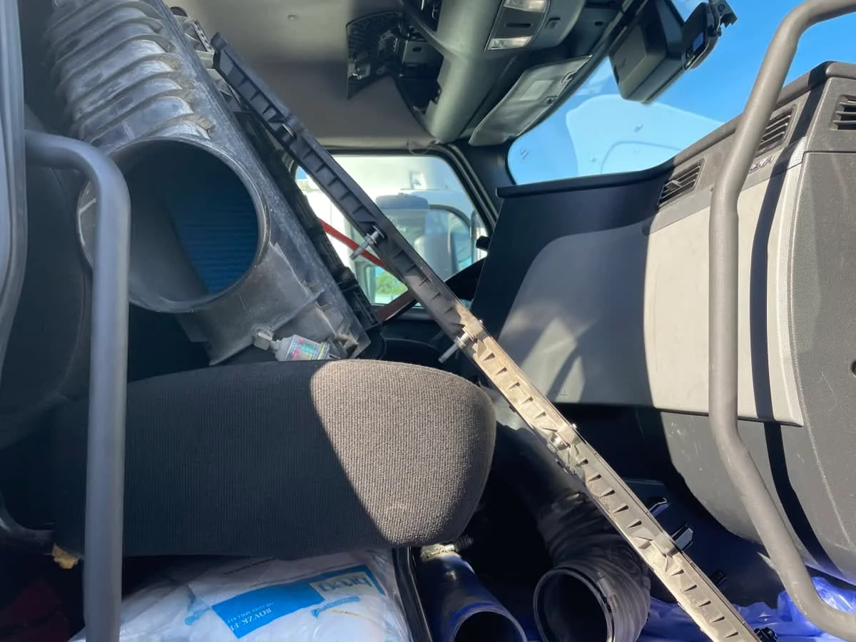 2022 Freightliner Cascadia - image 7