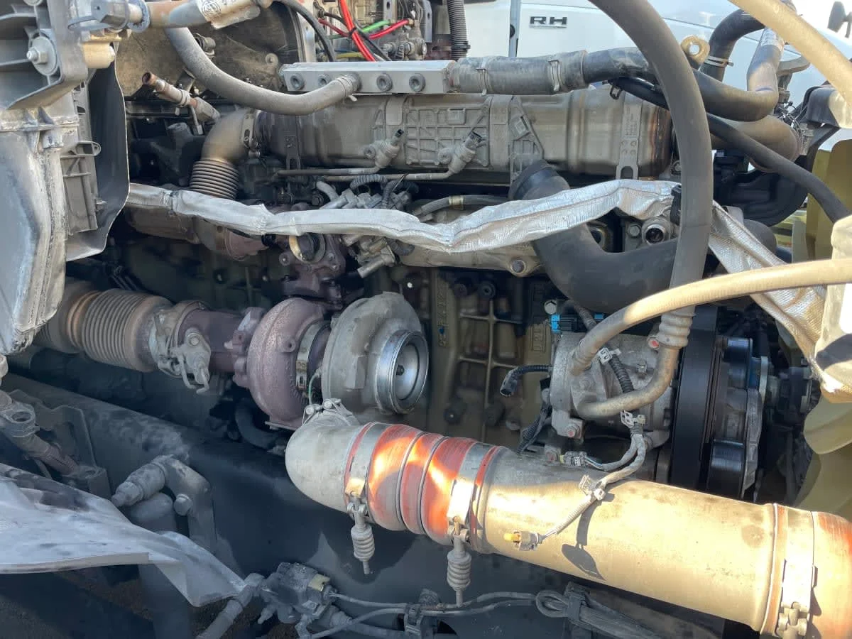 2022 Freightliner Cascadia - image 9