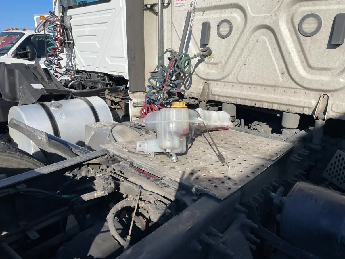 2022 Freightliner Cascadia - image 10