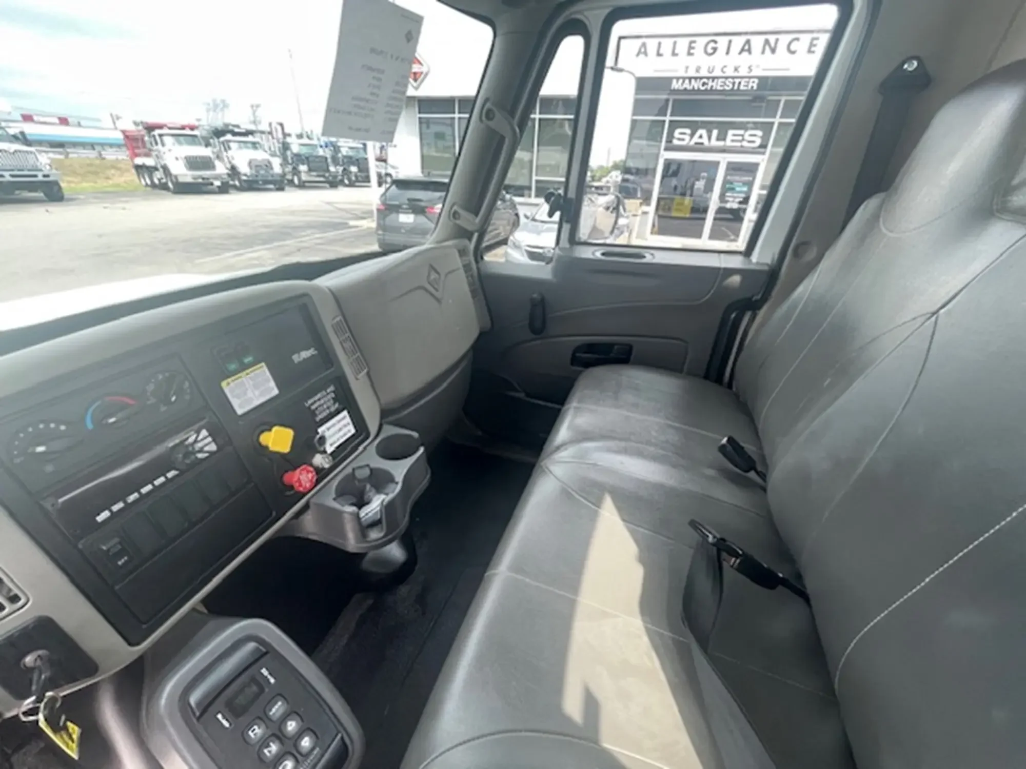 2019 International 4300 - image 22