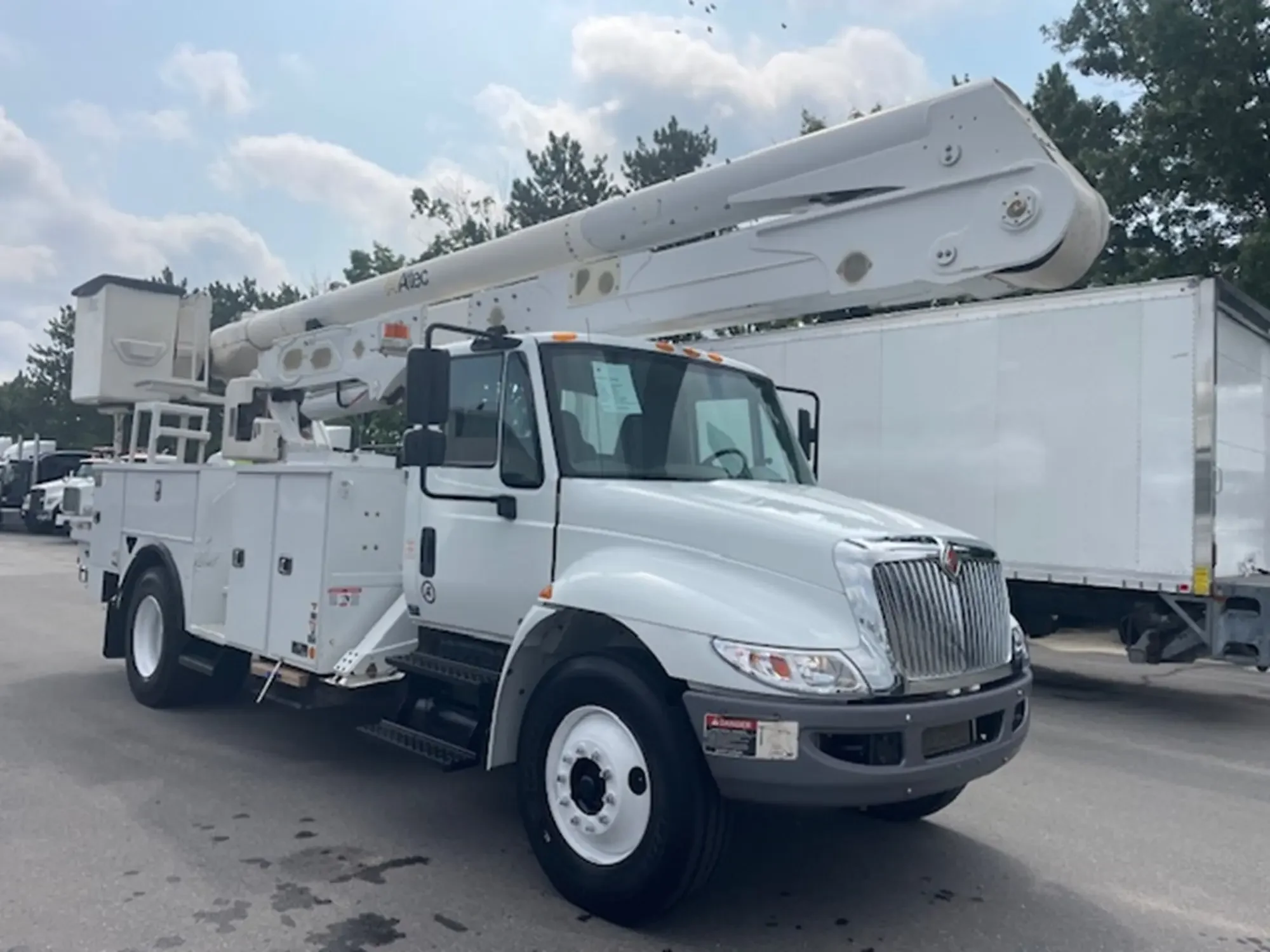 2019 International 4300 - image 3