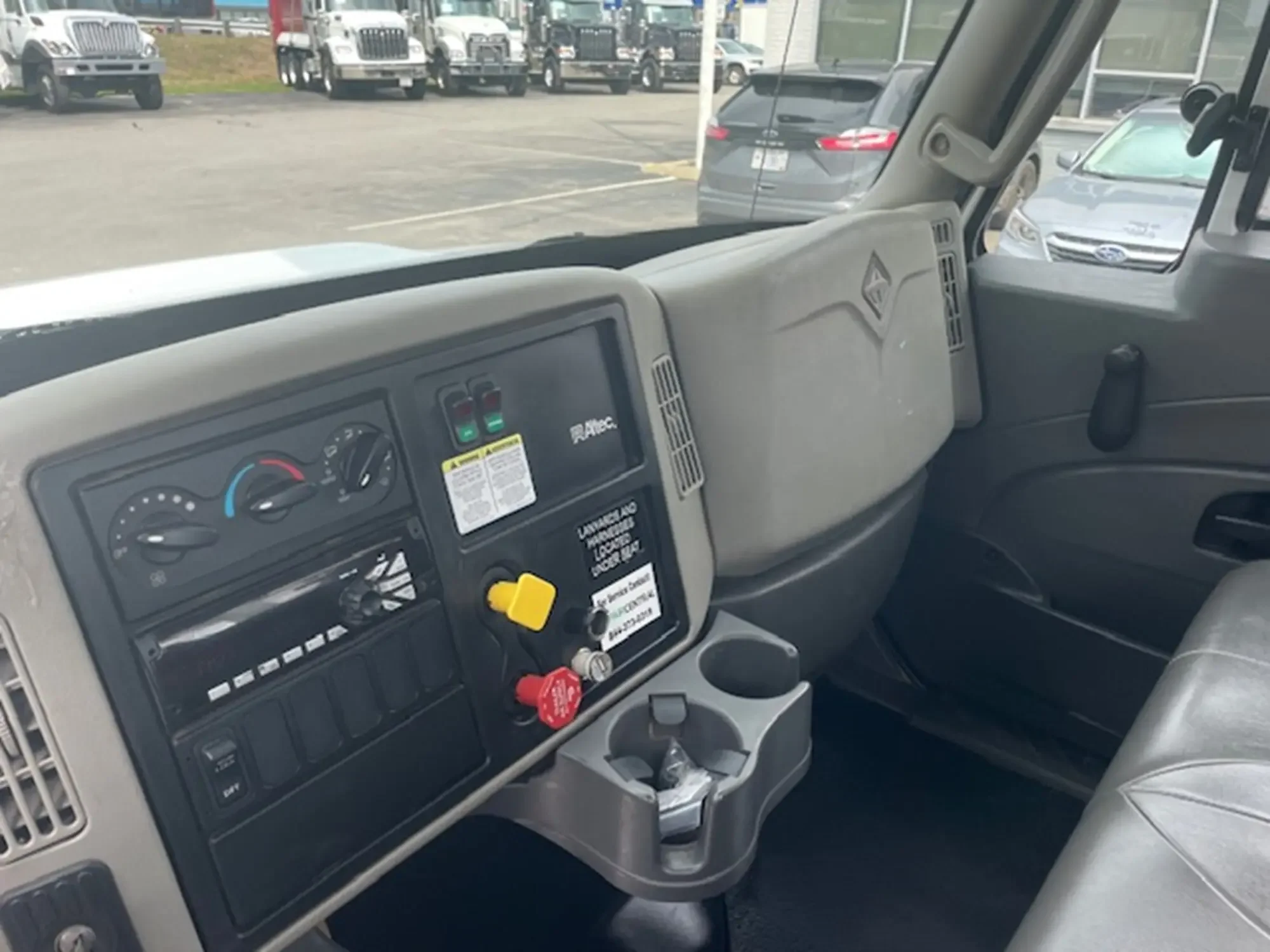 2019 International 4300 - image 23