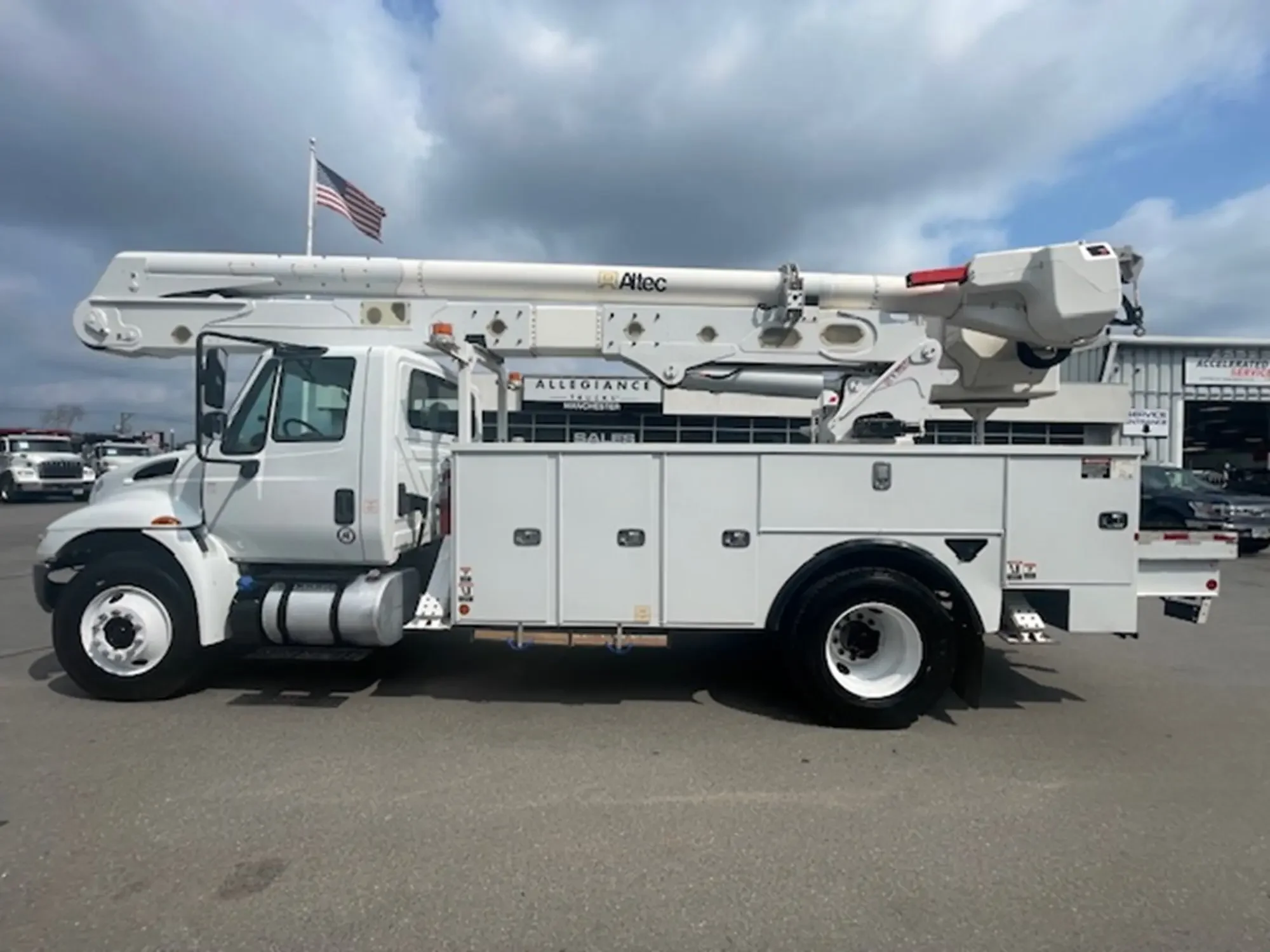 2019 International 4300 - image 16