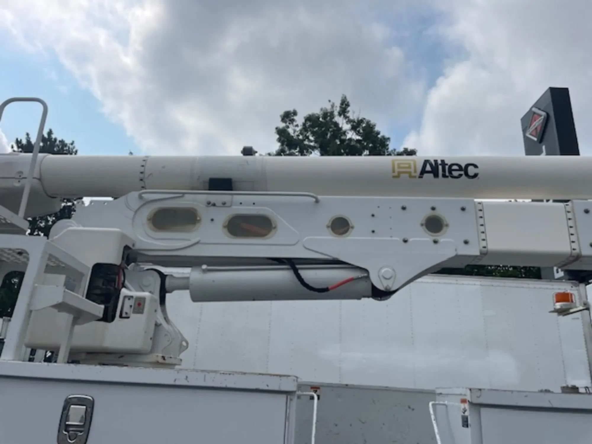 2019 International 4300 - image 8