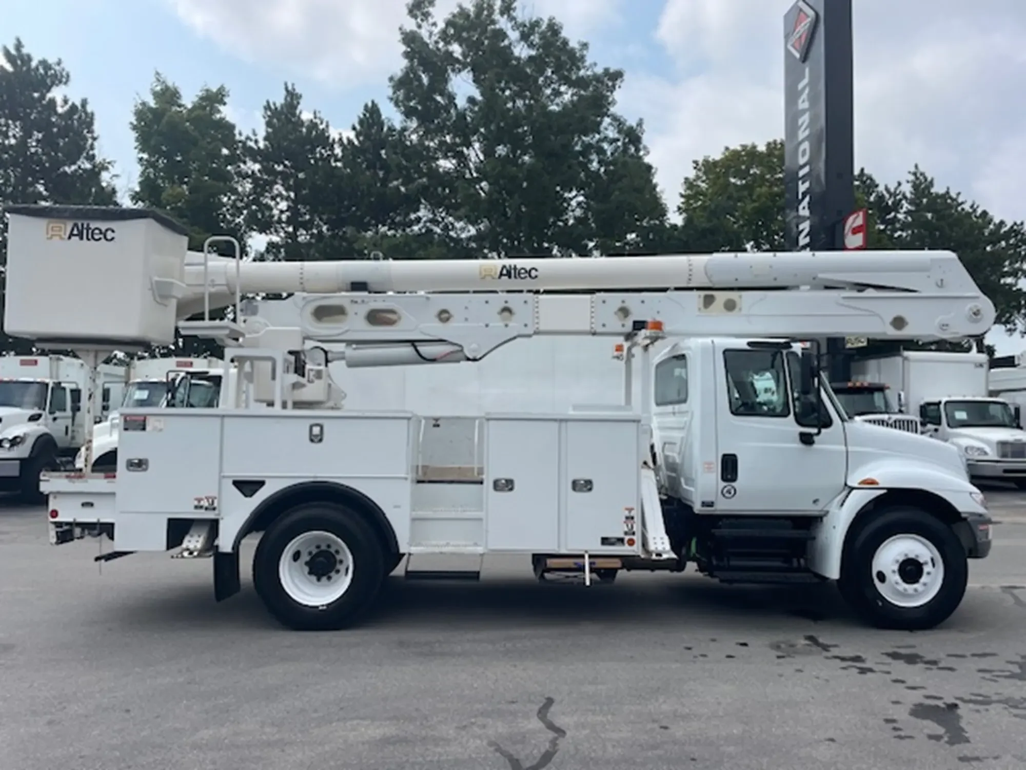 2019 International 4300 - image 7