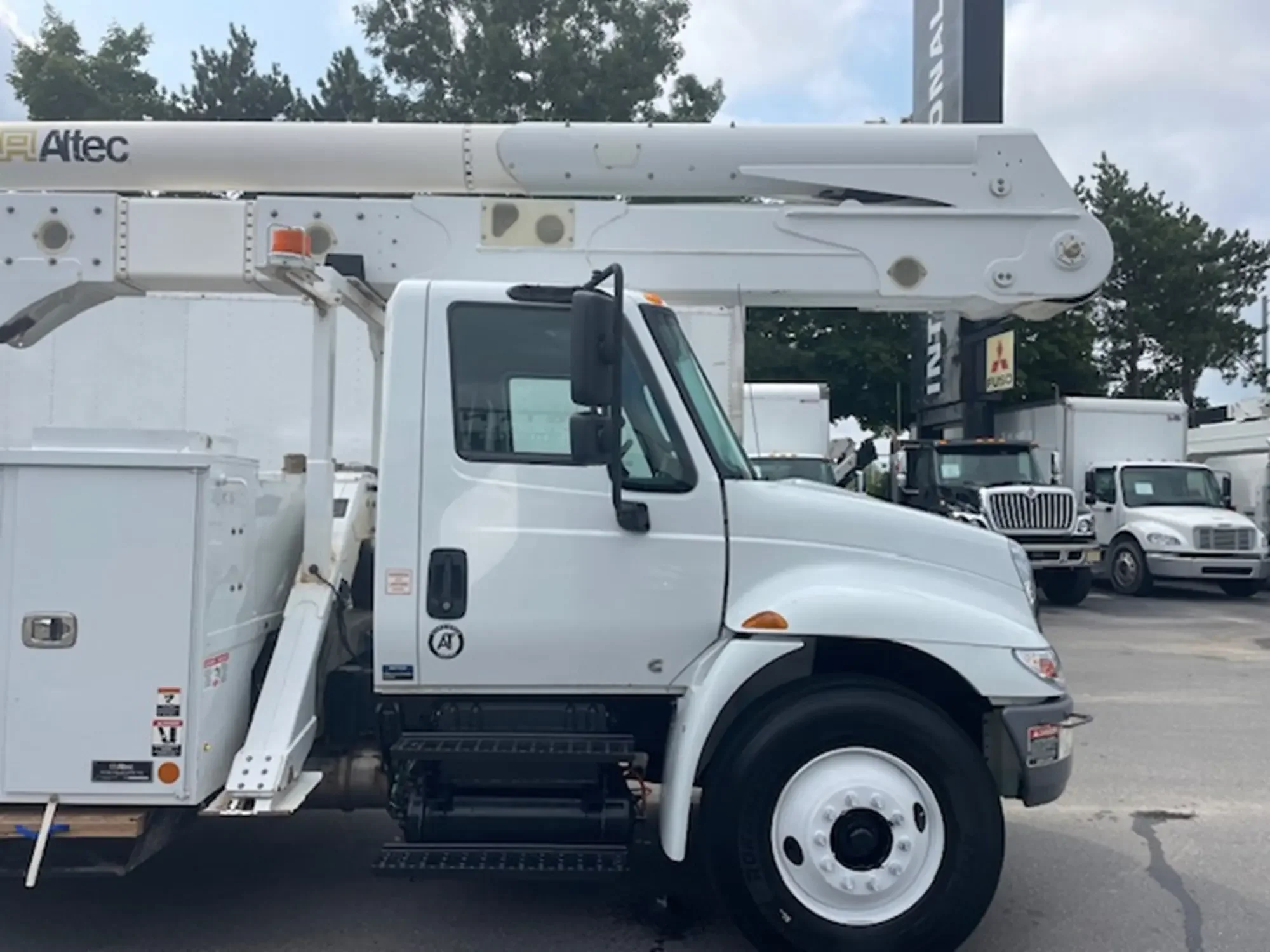 2019 International 4300 - image 4