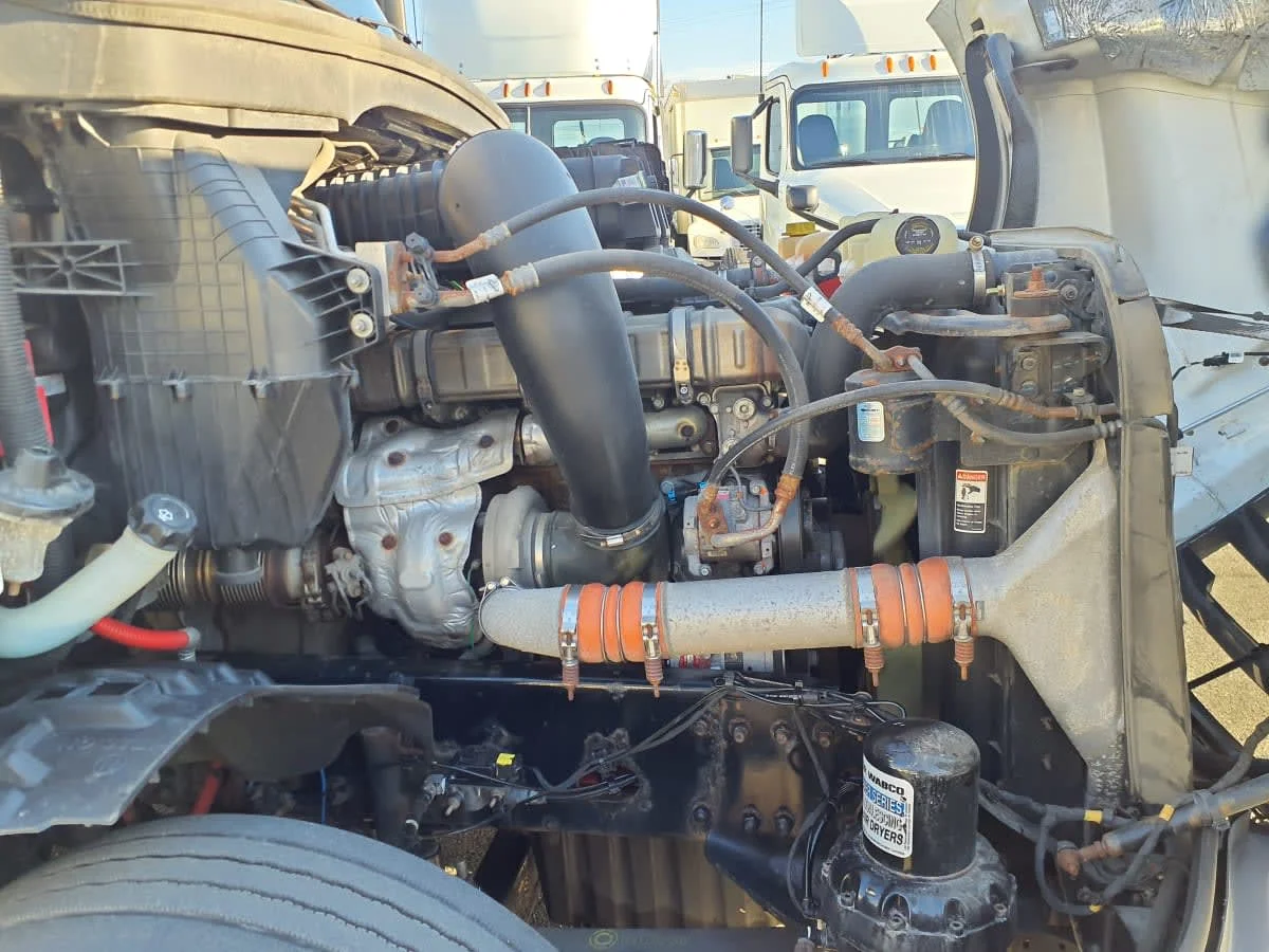 2019 Freightliner Cascadia - image 12