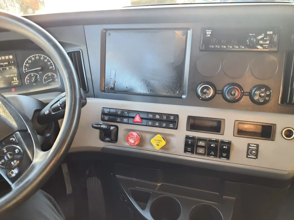 2019 Freightliner Cascadia - image 7