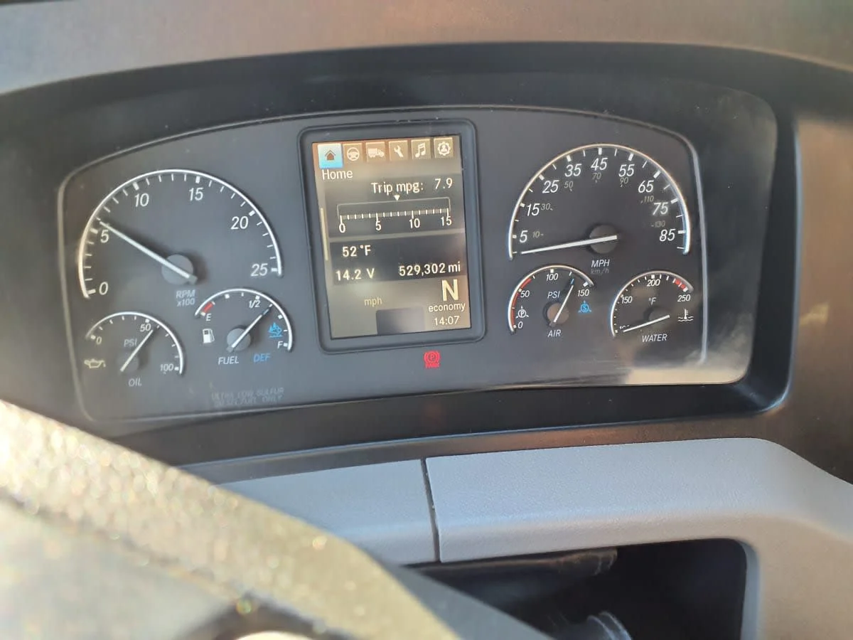 2019 Freightliner Cascadia - image 10