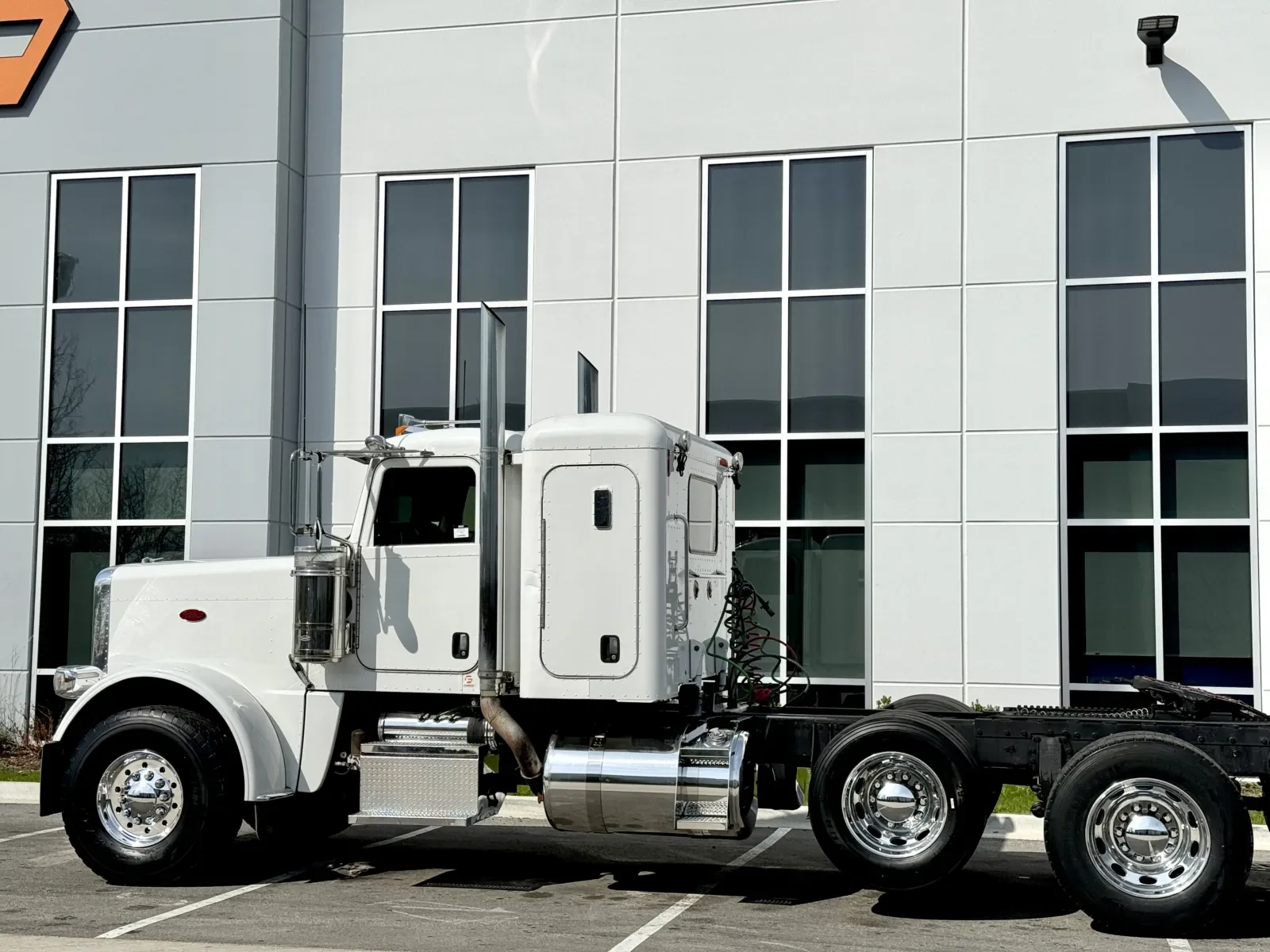 2008 Peterbilt 388 in New Lenox, IL — photo 8