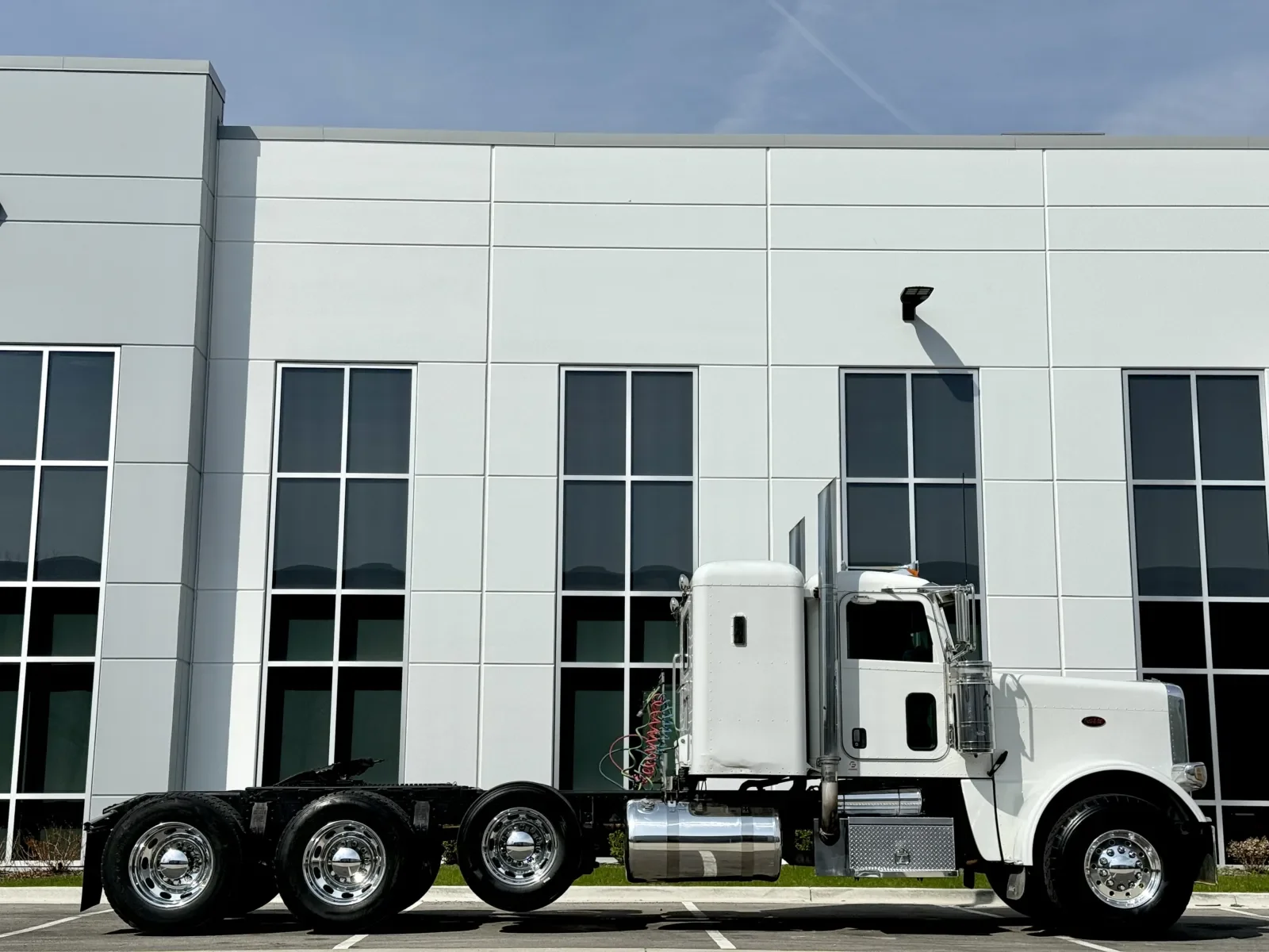 2008 Peterbilt 388 in New Lenox, IL — photo 3
