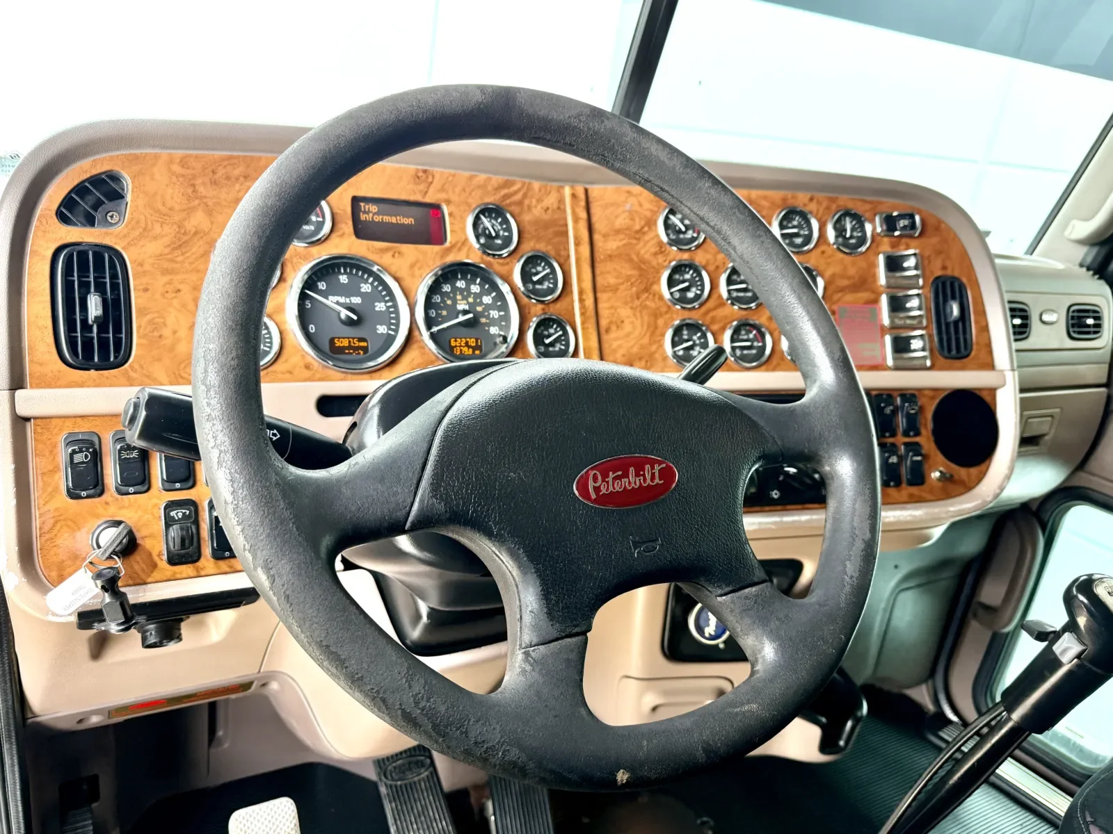 2008 Peterbilt 388 in New Lenox, IL — photo 15