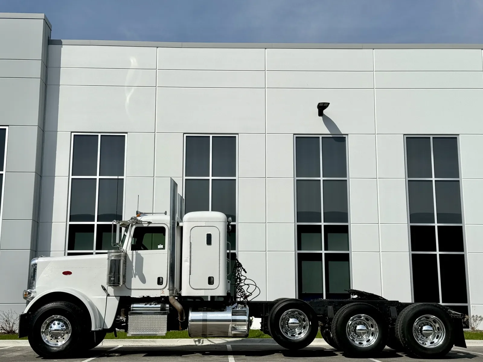 2008 Peterbilt 388 in New Lenox, IL — photo 4