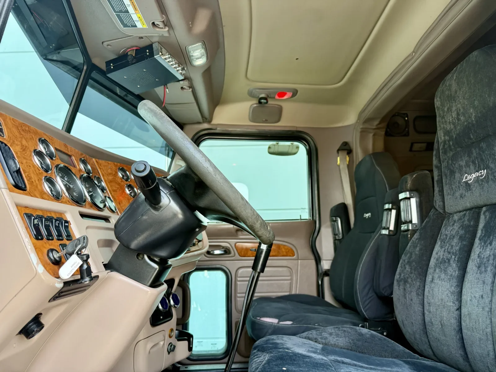 2008 Peterbilt 388 in New Lenox, IL — photo 14