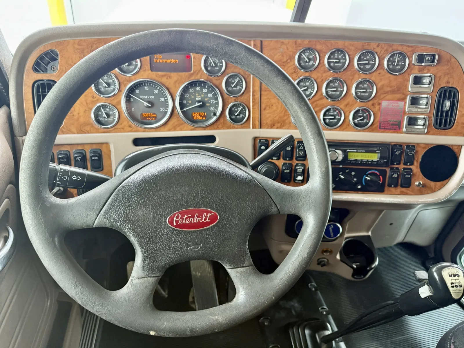 2008 Peterbilt 388 in New Lenox, IL — photo 16