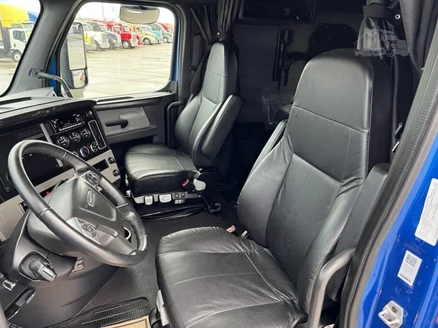 2024 Freightliner Cascadia - image 13