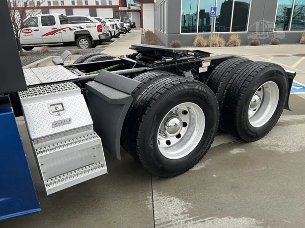 2024 Freightliner Cascadia - image 3