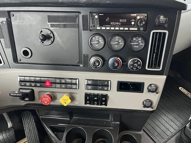 2024 Freightliner Cascadia - image 16