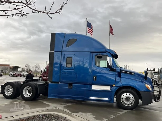 2024 Freightliner Cascadia - image 10
