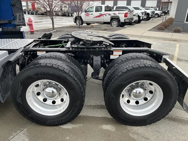 2024 Freightliner Cascadia - image 4