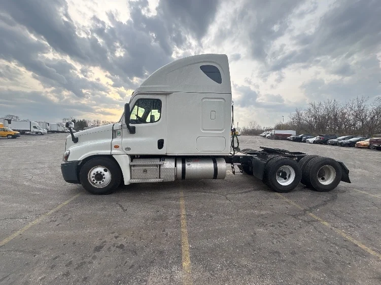 2020 Freightliner Cascadia - image 4