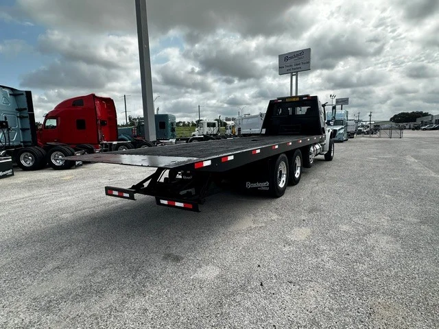 2018 Freightliner M2 106 in San Antonio, TX — photo 6