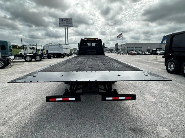 2018 Freightliner M2 106 in San Antonio, TX — photo 7