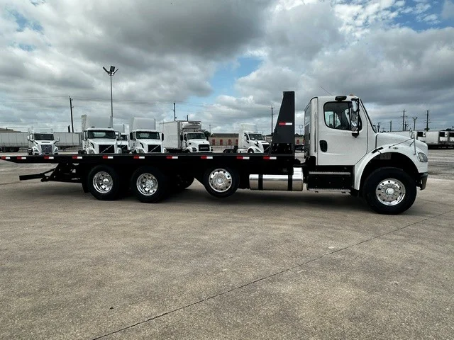 2018 Freightliner M2 106 in San Antonio, TX — photo 5