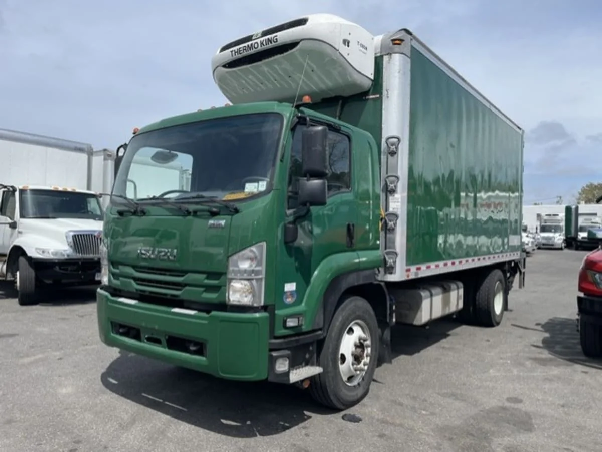 2018 Isuzu FTR in Farmingdale, NY