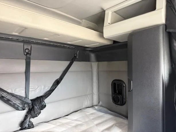 2022 Freightliner Cascadia - image 14