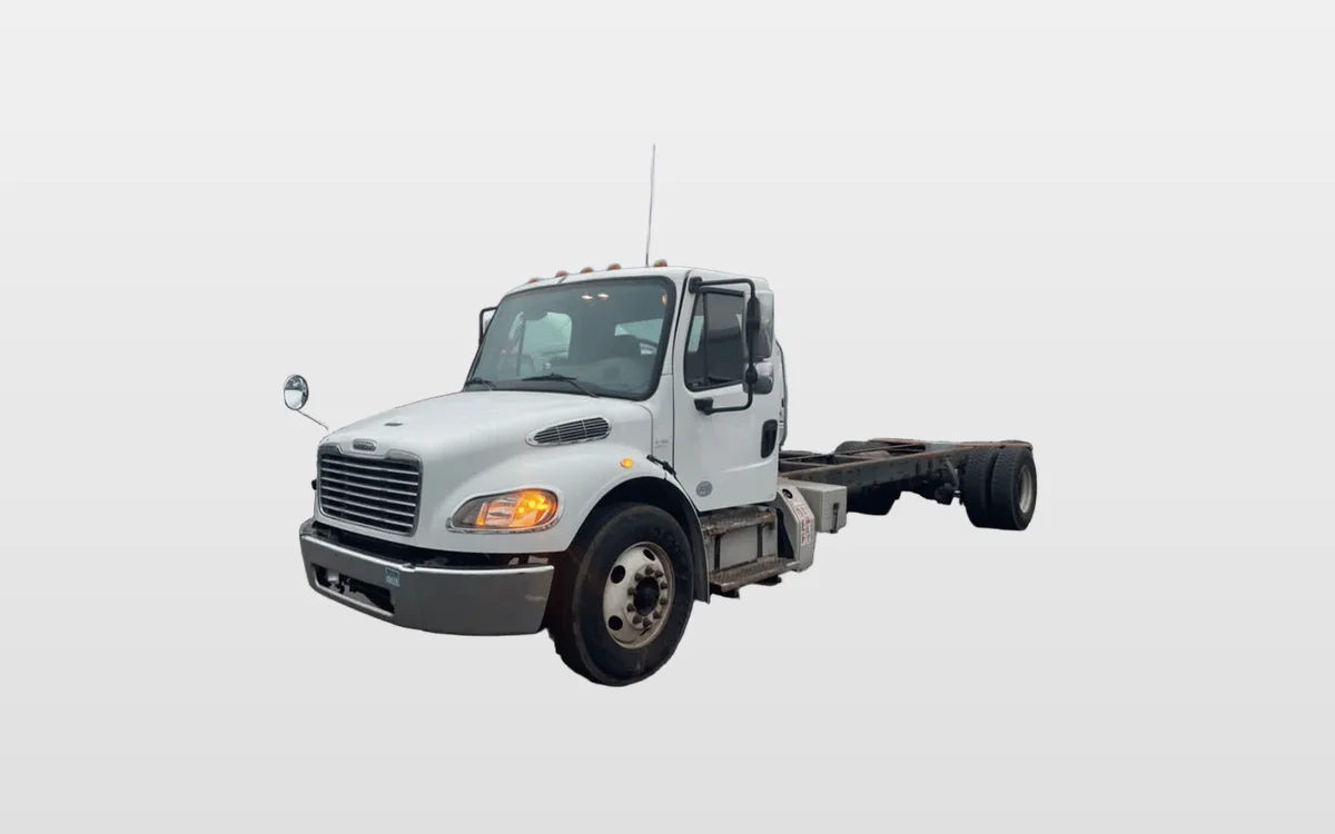2017 Freightliner M2 106 - image 1