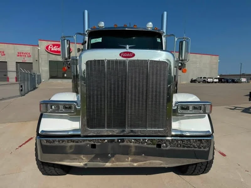 2027 Peterbilt 589 in Des Moines, IA — photo 2