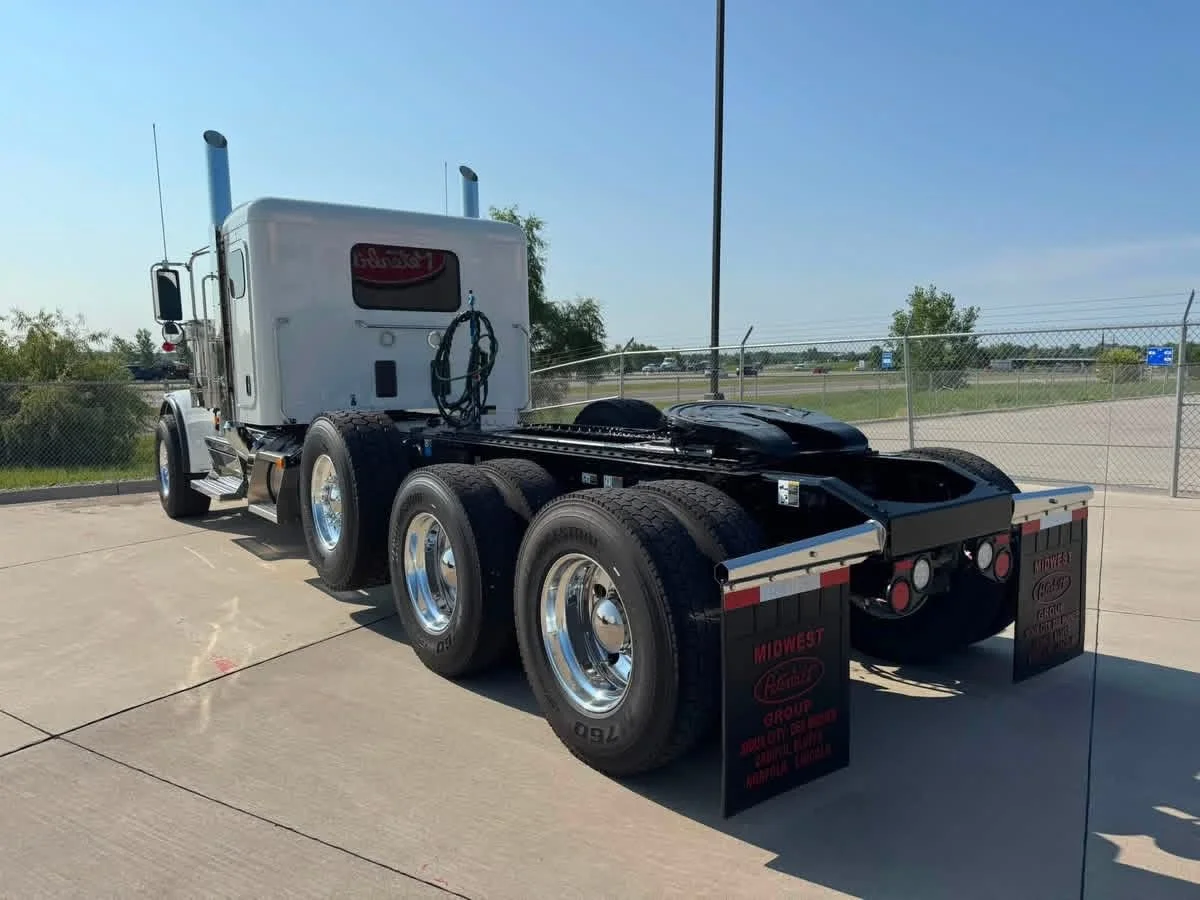 2027 Peterbilt 589 in Des Moines, IA — photo 7